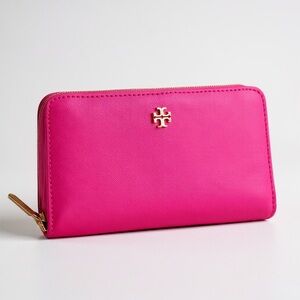 Tory Burch Fuchsia Wallet. Great condition!